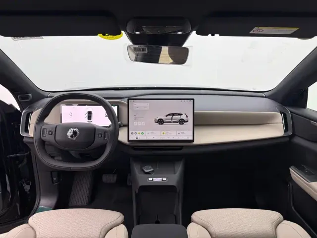 Volvo XC70 Plug-in Hybrid — Фото автомобиля 2