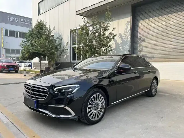Фотография автомобиля — Mercedes-Benz E-Class