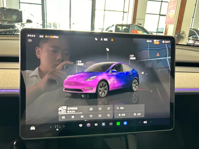 Tesla Model Y — Фото автомобиля 11
