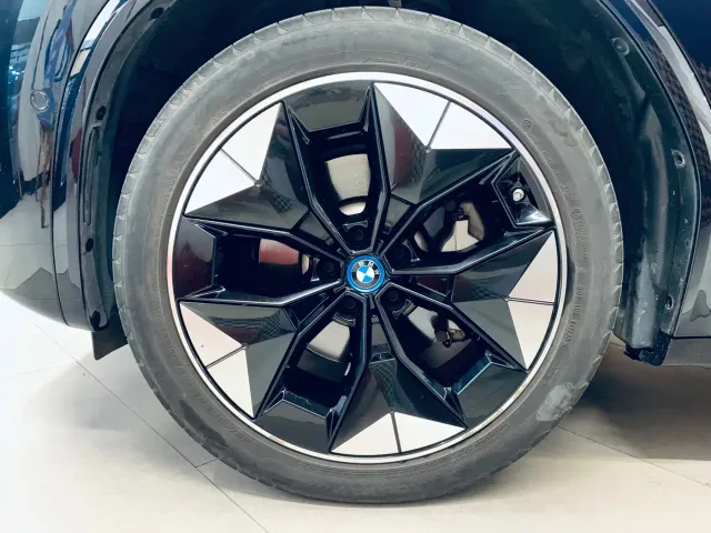 BMW iX3 — Фото автомобиля 16