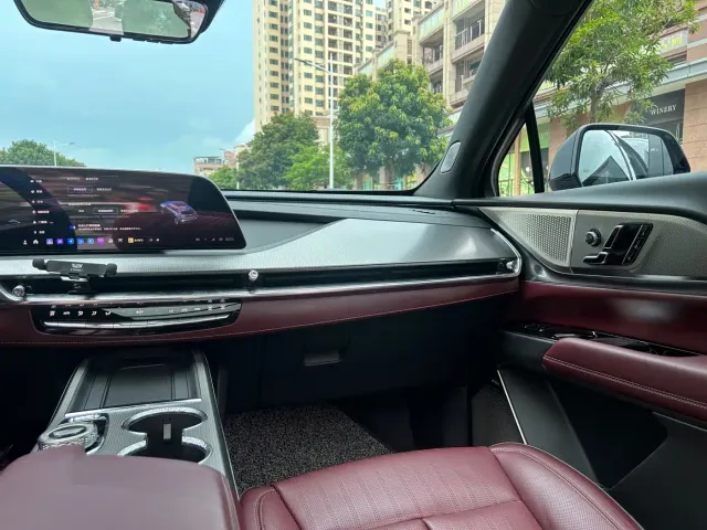 Cadillac XT5 — Фото автомобиля 8