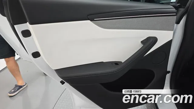 Tesla Model Y — Фото автомобиля 25