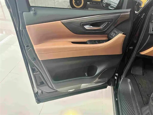 Toyota Vellfire — Фото автомобиля 4