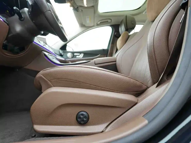 Mercedes-Benz E-Class — Фото автомобиля 12