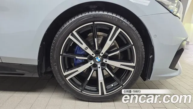BMW 5-Series 5 серия (G60) 530i xDrive M Sport — Фото автомобиля 17