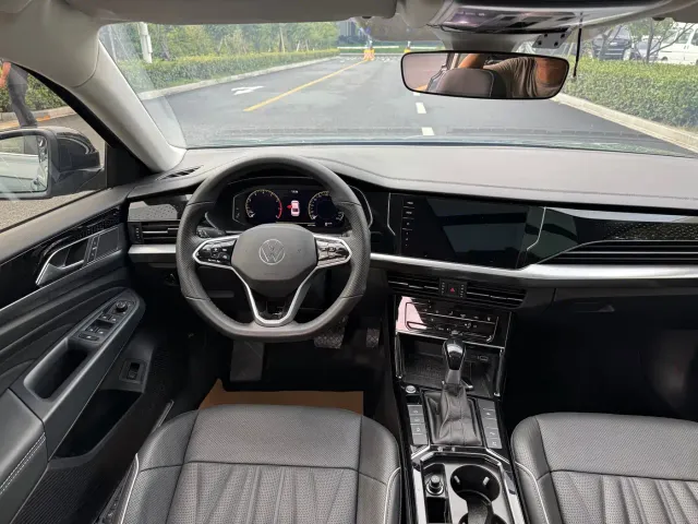 Volkswagen Passat — Фото автомобиля 14