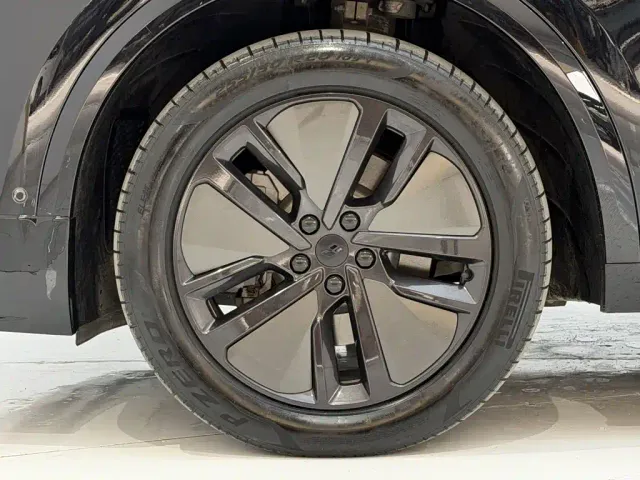 Li Auto L8 — Фото автомобиля 11