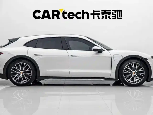 Porsche Taycan — Фото автомобиля 12