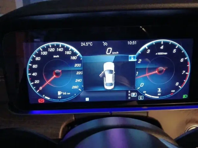 Mercedes-Benz E-Class — Фото автомобиля 3