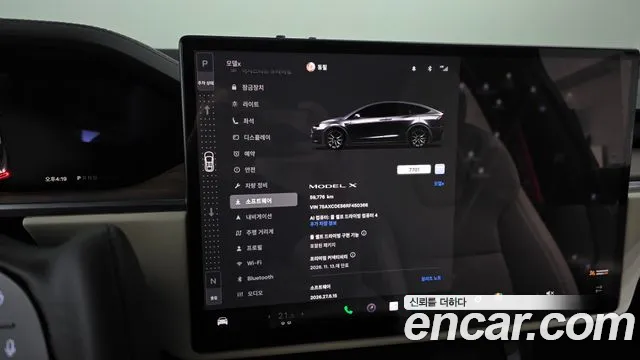 Tesla Model X — Фото автомобиля 11