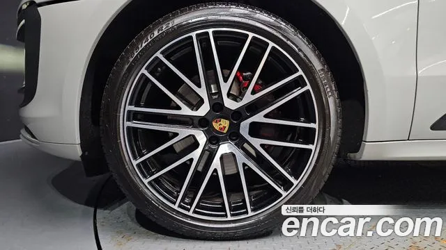 Porsche Macan — Фото автомобиля 5