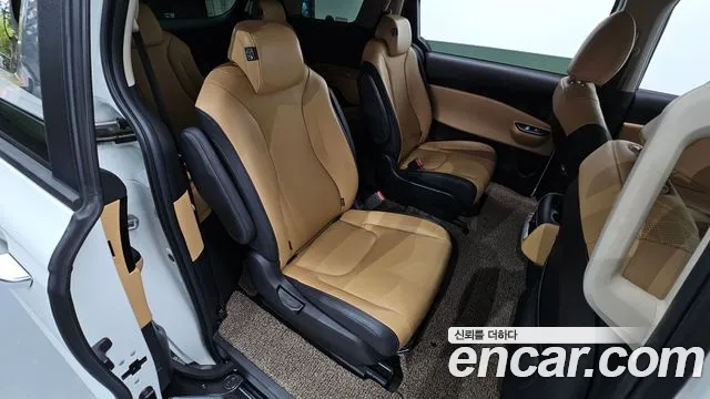 Kia Carnival Generation 4 — Фото автомобиля 11