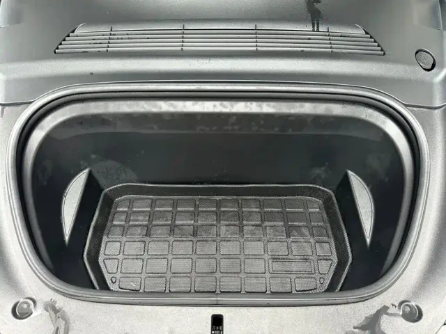 Tesla Model Y — Фото автомобиля 7