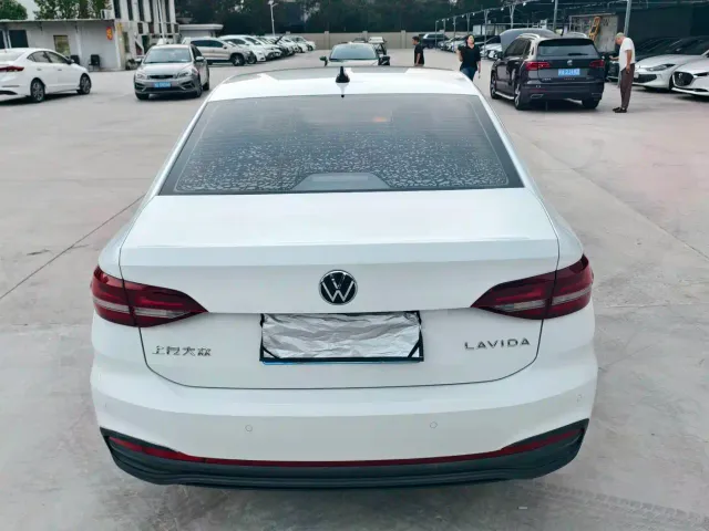 Volkswagen Lavida — Фото автомобиля 4