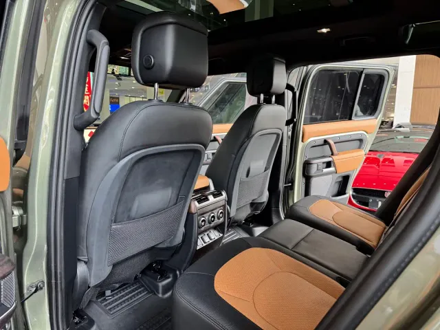 Land Rover Defender — Фото автомобиля 7