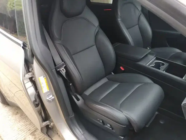 Tesla Model Y L — Фото автомобиля 24