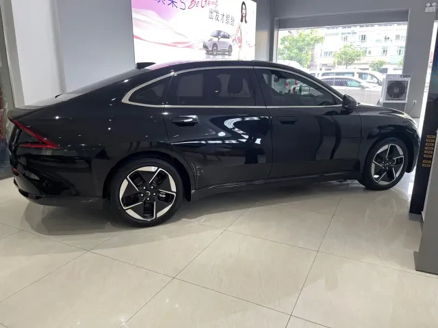 Wuling Starlight — Фото автомобиля 4