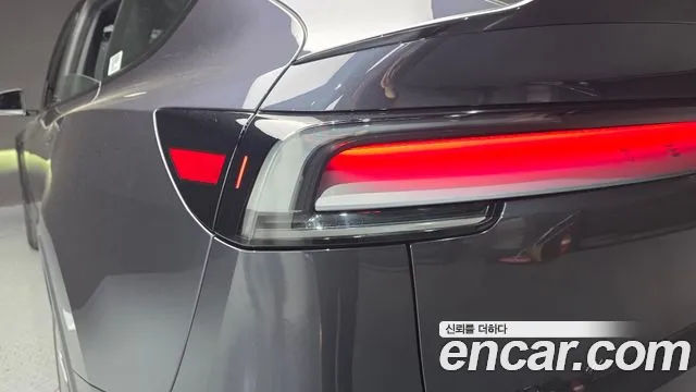 Tesla Model Y — Фото автомобиля 23