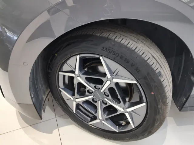 Lynk & Co Z20 — Фото автомобиля 4