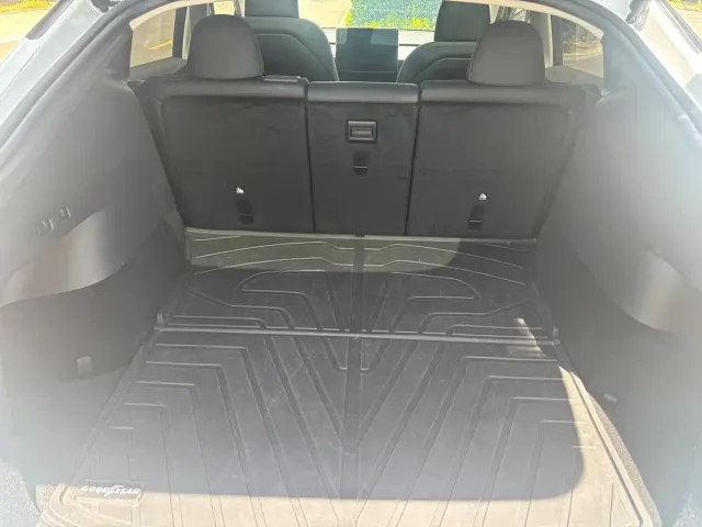 Tesla Model Y — Фото автомобиля 15