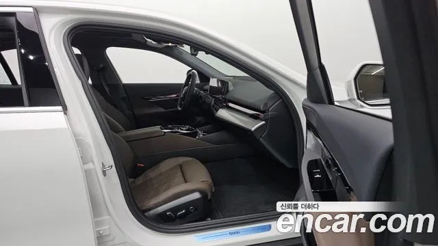BMW 5 Series G60 — Фото автомобиля 23