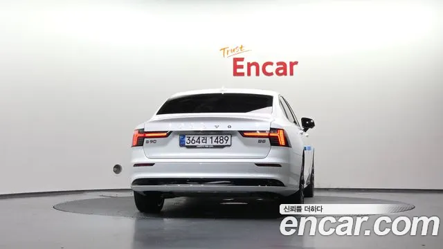 Volvo S90 — Фото автомобиля 4