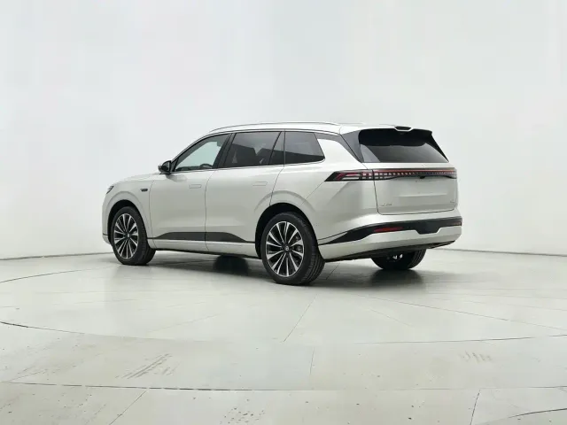 Dongfeng eπ 008 — Фото автомобиля 9