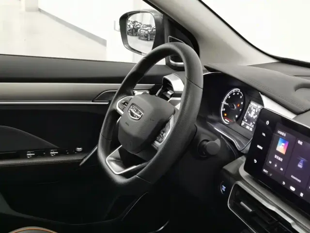 Geely Binyue — Фото автомобиля 22