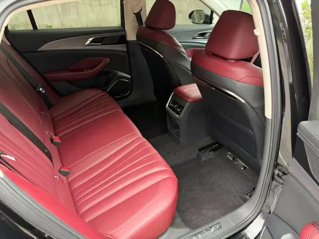 Hongqi H5 — Фото автомобиля 8