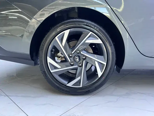 Hyundai Elantra — Фото автомобиля 19