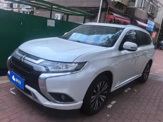 Фотография автомобиля — Mitsubishi Outlander