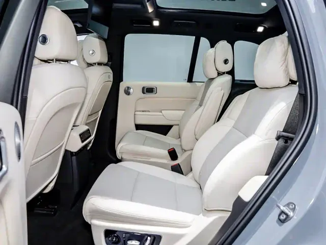 Li Auto L8 — Фото автомобиля 11