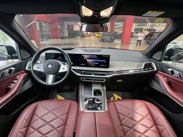 BMW BMW X5 2023 xDrive 40Li Premium M Sport Black Night Package — Фото автомобиля 10