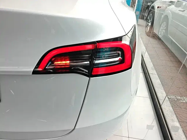Tesla Model Y — Фото автомобиля 7