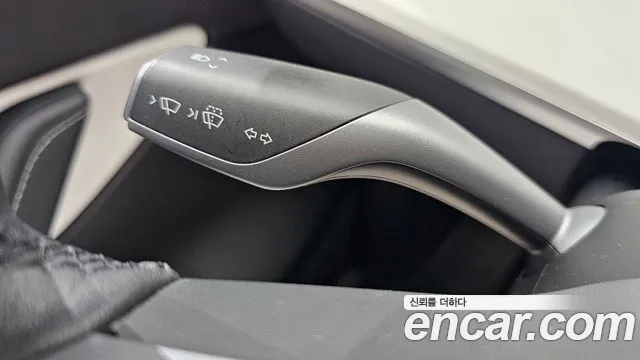 Tesla Model Y — Фото автомобиля 23