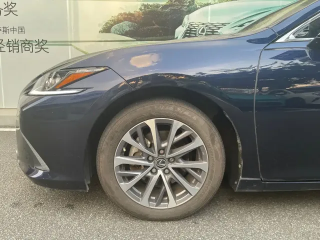 Lexus ES — Фото автомобиля 15