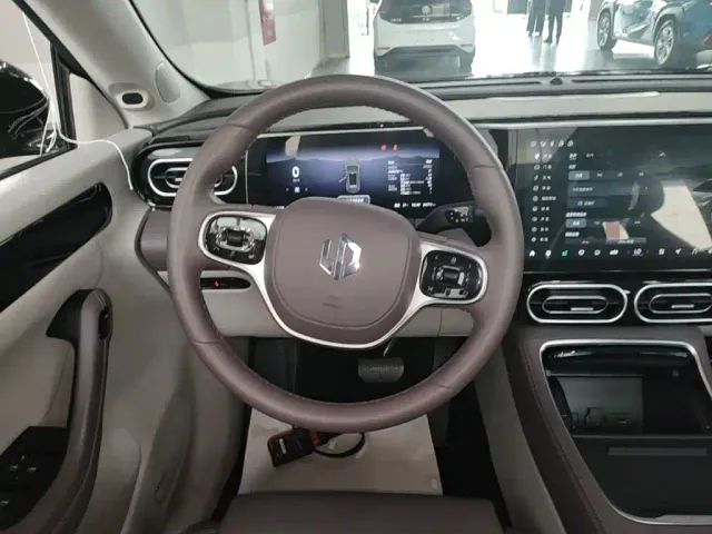 Leapmotor C11 — Фото автомобиля 10