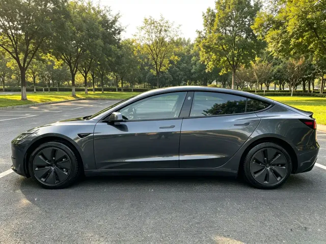Tesla Model 3 — Фото автомобиля 3