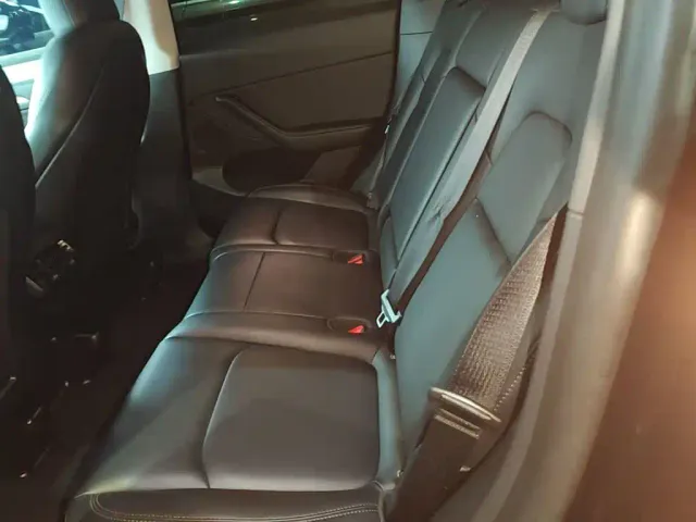Tesla Model Y — Фото автомобиля 12