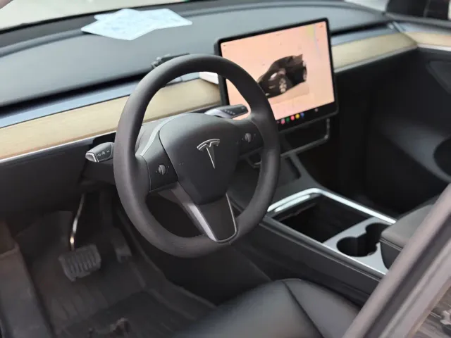 Tesla Model Y 2022 Facelift Rear-Wheel Drive Version — Фото автомобиля 15