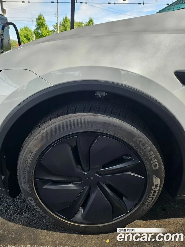 Tesla Model Y — Фото автомобиля 5