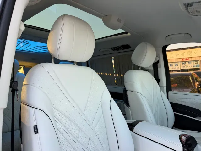 Mercedes-Benz V-Class — Фото автомобиля 12