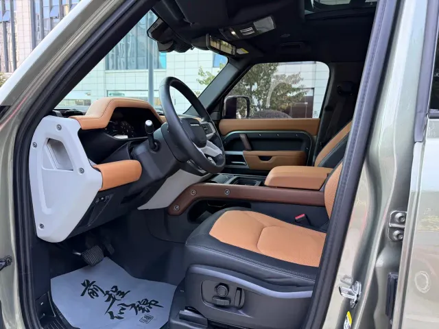 Land Rover Defender — Фото автомобиля 7