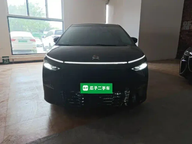 Xpeng X9 — Фото автомобиля 2