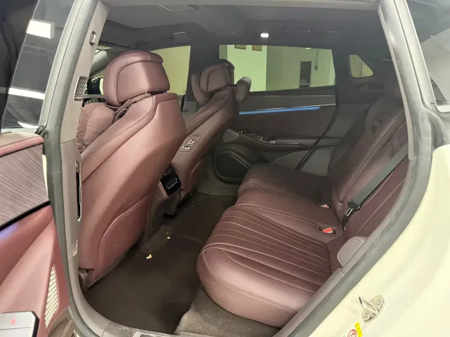 Denza Z9GT — Фото автомобиля 11
