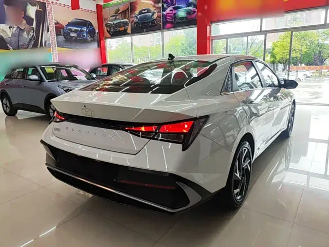 Hyundai Elantra — Фото автомобиля 4