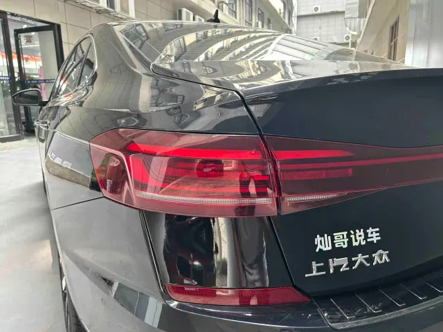 Volkswagen Passat — Фото автомобиля 3