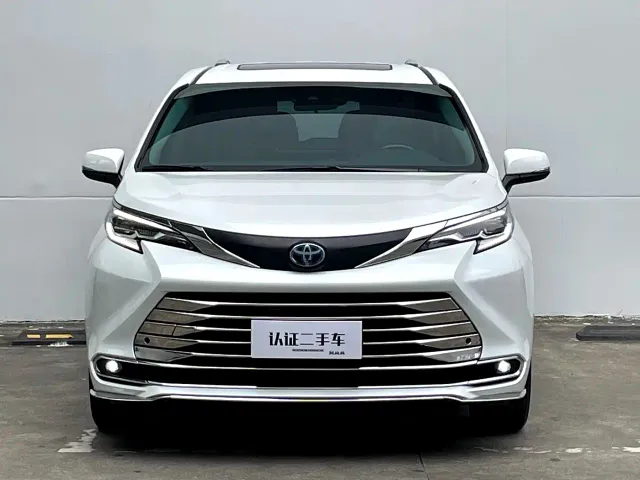 Toyota Sienna — Фото автомобиля 3