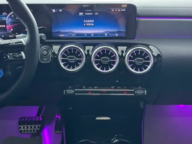 Mercedes-Benz Mercedes-Benz A-Class AMG 2025 AMG A 35 L 4MATIC — Фото автомобиля 14