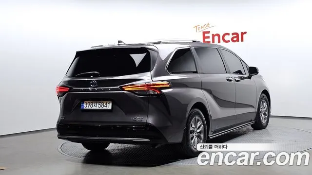 Toyota Sienna — Фото автомобиля 2